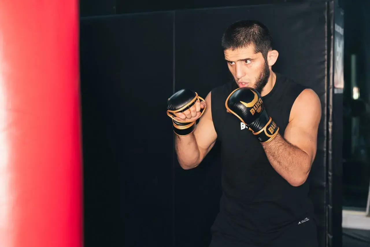 Ислам Махачев